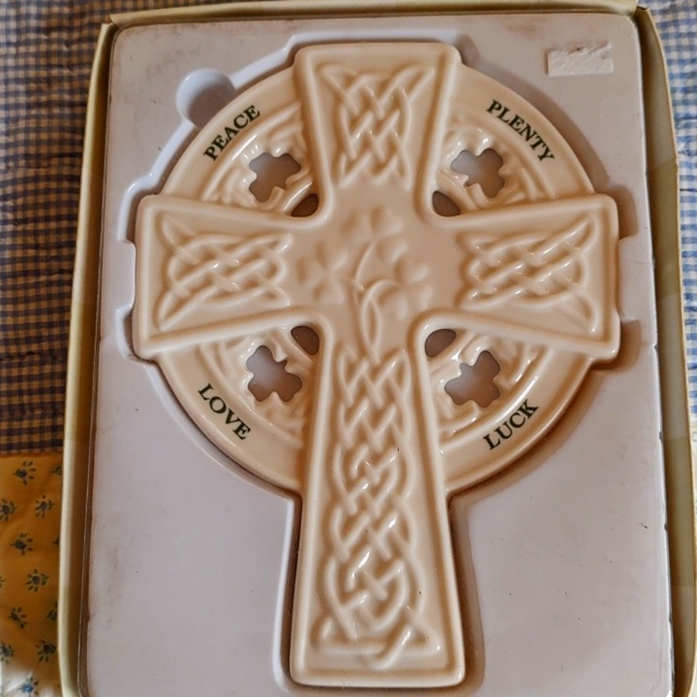 Russ Celtic Cross 7"L X 5"W